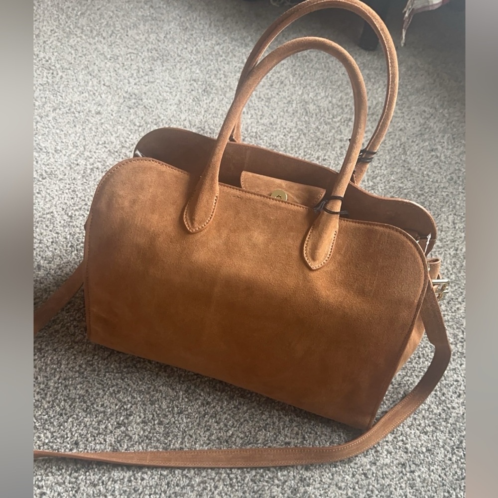 Elegant Tan Leather Handbag